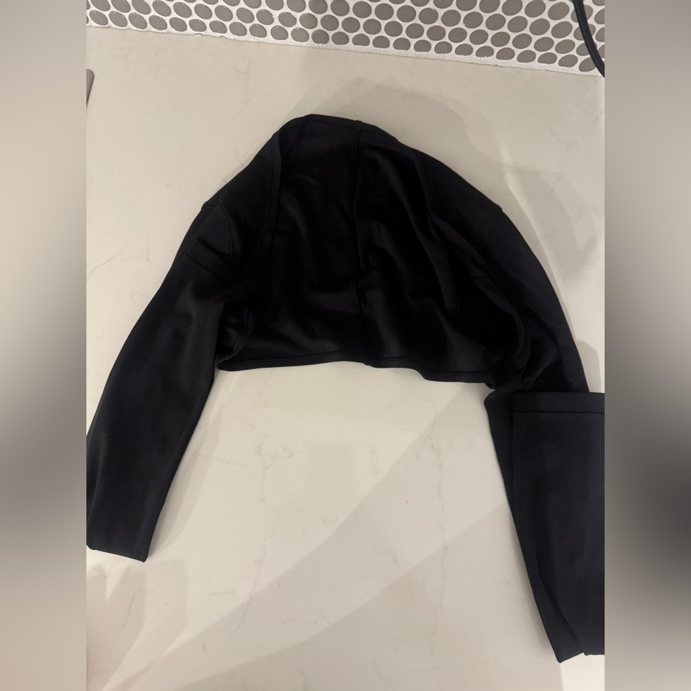 Lululemon tight sleeve half too srug